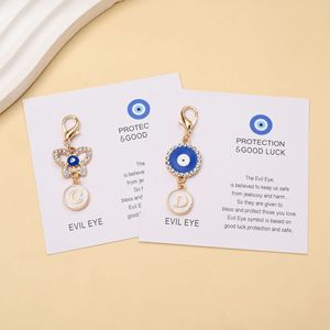 พวงกุญแจคาราไบเนอร์แบบวินเทจสลักอักษรภาษาอังกฤษ 26 ตัวอักษร พร้อมจี้ตาปีศาจนำโชค  โลหะผสมชุบทอง น้ำหนักเบา - Product Image 2