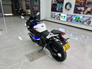 Moto Sportiva YAMAHA YZF <span class=keywords><strong>R6</strong></span> di Seconda Mano, 400cc, Motocicletta da Corsa con Velocità Massima >80km/h - Product Image 3