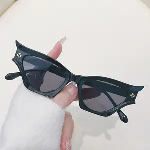  2024 Trending Fashion New Arrival Retro Shades UV400 Gafas de sol protegidas para mujer en gafas con logotipo personalizado