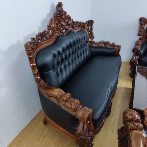 Ensemble de canapés de style européen de luxe en teck Sagwan indien de qualité supérieure, avec un design rétro sculpté à la main et un tissu royal. - Product Image 4