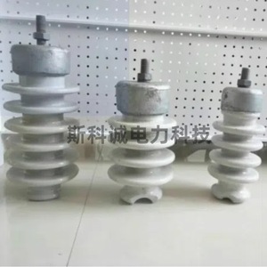 Isolateur en céramique de type bouteille en porcelaine PS-15/300 pour ligne haute tension 10 kV, type tige, Skc - Product Image 1