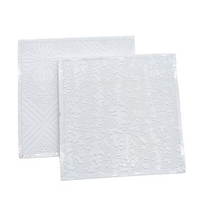 Panel de Yeso Cuadrado Perforado Artístico Recubierto de Vinilo PVC Blanco de 7 mm para Techo Falso con Rejilla de Techo - Product Image 1