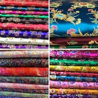 Chaîne d'approvisionnement textile tout-en-un, tissu jacquard brodé floral de luxe 57/58" 150GSM en polyester pour robe et vêtement