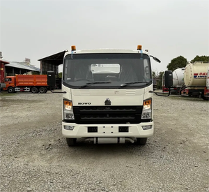 Camión Cisterna HOWO de 5 CBM, Camiones Cisterna 4X2 de 160 CV, Camión Cisterna de Combustible Diésel, Suministro Directo de Fábrica para la Venta - Product Image 3