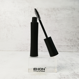 Tube vide en PETG noir mat personnalisé pour mascara, forme cintrée, avec bouchon à vis et sérigraphie pour marque de maquillage - Product Image 6