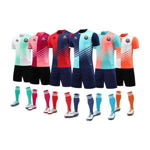 مجموعة مخصصة من رقبة V سادة مع تصميم كرة قدم مطبوع ثلاثي الأبعاد جديد بسعر - Product Image 2