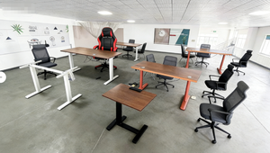 Mesa Elevadora Eléctrica con Tablero Reversible, Adecuada como Escritorio para Portátil, Banco de Trabajo, Escritorio de Estudio Móvil para el Hogar - Product Image 6