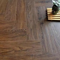 Conception moderne à chevrons Revêtement de sol en vinyle SPC à couche d'usure de 0.5mm Noyau solide en PVC 4-8mm avec verrouillage par clic pour une utilisation en intérieur pour les gymnases