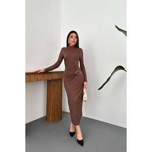 เดรสสีน้ำตาลทรงเข้ารูป คอรูวงกุญแจ เอวธรรมชาติ ผ้าทอเนื้อนุ่ม สวมใส่สบาย เหมาะสำหรับทำงาน - Product Image 5