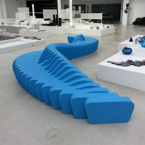 Banco Moderno Curvo en Forma de S de Fibra de Vidrio, Muebles de Exterior Personalizados para Uso en Parques y Entradas - Product Image 2