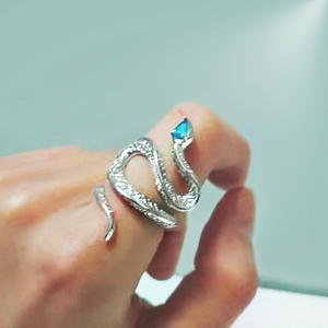 Anello a Forma di Serpente T0659 con Zirconia Cubica Blu, Gioiello Unisex alla Moda, Idea Regalo - Product Image 2