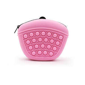 Vente en gros de sacs de nourriture et de collations en silicone pour chiens portables et extérieurs respectueux de l'environnement pour la marche et le dressage d'animaux de compagnie - Product Image 6