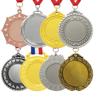 Fabricante bespoke design europa bronze ouro personalizado metal corrida personalizada medalhas esportes com fita troféus placas