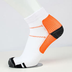 Chaussettes de sport pour hommes, chaussettes de compression élastiques, chaussettes courtes personnalisées avec logo de fascia plantaire pour la course à pied et le football - Product Image 4
