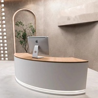 Bureau de réception moderne de luxe en bois massif, design nouveau, forme demi-lune, éclairage LED, pour hôtel, école, hôpital