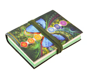 Carnet en cuir fait main Chakra Flight avec couverture rigide et papier à bords frangés vierge pour l'écriture, le dessin et l'usage quotidien - Product Image 2