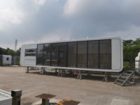 Abri d'urgence pliable en acier préfabriqué personnalisable pour studio de yoga pour le stockage compact dans les ONG et les missions d'intervention rapide en cas de catastrophe