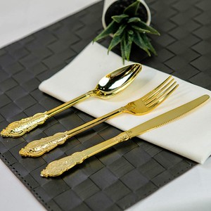 Hermosos cubiertos desechables a granel Elegantes cubiertos de plástico dorado Tenedores Cuchillo Cucharas para eventos de catering - Product Image 2
