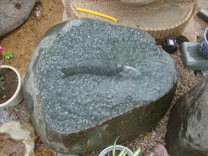 Moderna y Sencilla Escultura Decorativa para Jardín o Patio Trasero, Hecha a Mano con <span class=keywords><strong>Piedra</strong></span> de Río Natural Pulida por Dentro, con Dos Peces, Baño para Pájaros - Product Image 5