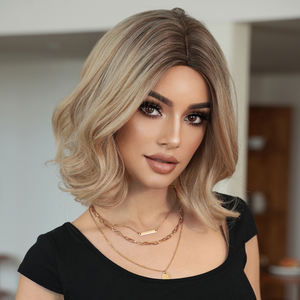 <span class=keywords><strong>Perruque</strong></span> <span class=keywords><strong>grise</strong></span> naturelle bouclée et ondulée avec frange, perruques synthétiques blondes grises ombrées Black friday Costume d'<span class=keywords><strong>Halloween</strong></span> Cheveux longs aux épaules - Product Image 2