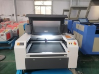 Machine de gravure et de découpe laser CO2 7050 60W/80W/refroidie par eau CNC pour bois, acrylique, pierre, caoutchouc, papier avec support IA