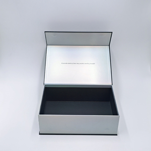 Vente en gros de boîte cadeau holographique en forme de livre en feuille d'argent avec logo personnalisé emballage de boîte cadeau de parfum à fermeture magnétique de luxe - Product Image 2