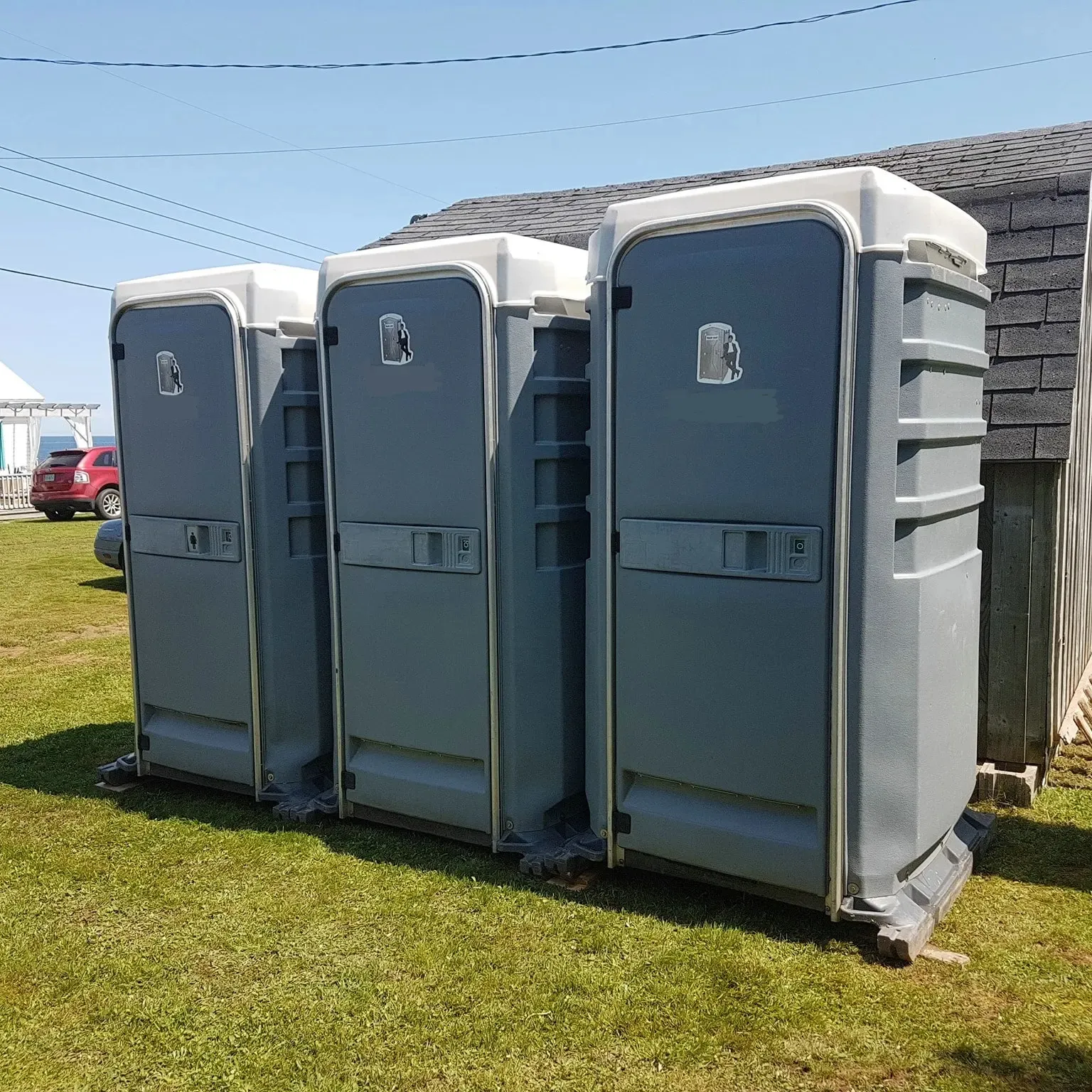 2024 Portable extérieur toilettes Mobile en plastique Non-chasse Pot merde unique toilette remorque