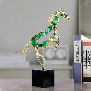 Yaratıcı Modern kapalı ev otel ofis dekorasyon süs el yapımı yüksek kalite <span class=keywords><strong>Mini</strong></span> Metal kristal at heykelleri oymak - Product Image 2