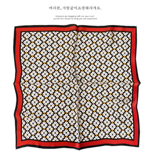 Sangli Syal Sutra Persegi Kuning Wanita, Pola Vintage Kustom dengan Logo - Product Image 5