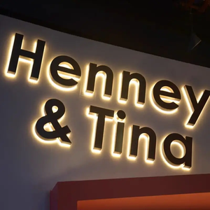 لافتات إعلانية أكريليك بشعار ثلاثي الأبعاد مخصصة مع قناة معدنية للأماكن التابعة للشركة مثل المتاجر والشركات - Product Image 6