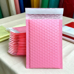 Sobre de envío personalizado de 22x32 CM con diseño personalizado para la marca de accesorios de moda. - Product Image 1