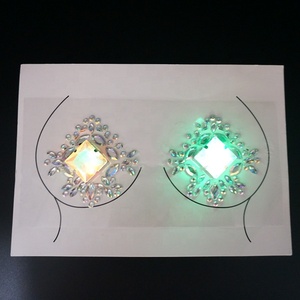 Bijoux de <span class=keywords><strong>visage</strong></span> à LED <span class=keywords><strong>Carnaval</strong></span> Rhinestone Sticker Chest Gems Creative LED Body Gems for Rave Party Outfit - Product Image 1