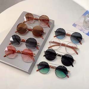 Gafas de Sol Redondas con Logotipo Personalizado, Estilo Vintage 2025, para Hombre y Mujer, con Doble Puente, Lentes Degradadas, Protección UV400, Montura Grande - Product Image 3