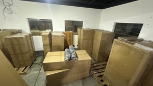 Barra per Bondage Testicolare BDSM Resistente con Manette Regolabili, Attrezzatura Premium per Giochi Fetish e Addestramento Sottomissivo per Adulti - Product Image 4