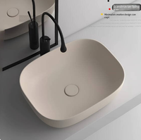Nouveau lavabo en céramique avec finition crème mate pour la salle de bain du balcon, doté d'un lavabo de forme ovale.