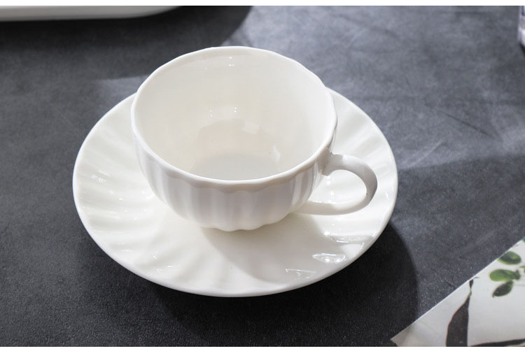 white-Ray bar cup and saucer