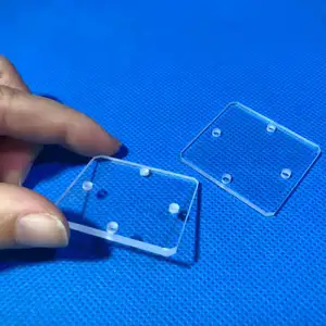 Sustrato de cristal de cuarzo perforado láser superventas personalizado al por mayor placa de cuarzo óptica