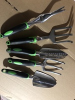 Ensemble d'outils de jardin bon marché de 9 pièces (râteau, cultivateur, sécateur, désherbeur, truelle, transplanteur, gants, sac, arrosoir)
