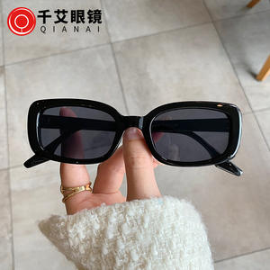 Gafas de Sol Qianai para Mujer, Montura Pequeña, PC UV400 Tipo 3, Estilo Coreano Irregular, Moda Urbana - Product Image 1