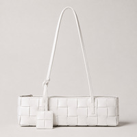 Sac à bandoulière OEM tendance en PU tissé, grand format, style enveloppe, avec rabat, en polyester, simplicité urbaine, direct usine
