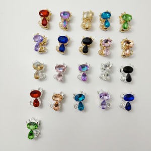 Perle en alliage en forme de chat mignon avec strass pour la fabrication de colliers, accessoires de bijoux DIY - Product Image 1