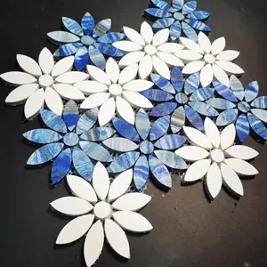 Fleur blanche et bleue de modèle de flore avec le carreau de mosaïque en pierre de marbre pour le plancher et le mur