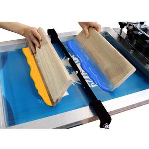 सरल सस्ते मैनुअल डबल कलर टूल्स मेटल सिल्क स्क्रीन प्रिंटिंग सहायक उपकरण स्टैंसिल आइसोलेटर - Product Image 1