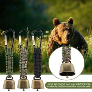 Campanello Portatile da Esterno per Escursionismo e Campeggio, in Metallo, da Appendere in Vita, con Fibbia per Chiavi e Ciondolo a Paracadute - Product Image 3