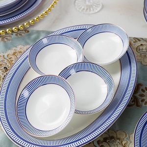 Juego de Vajilla de Porcelana Estilo Europeo de 28 Piezas, Vajilla de Porcelana con Borde Azul - Product Image 4