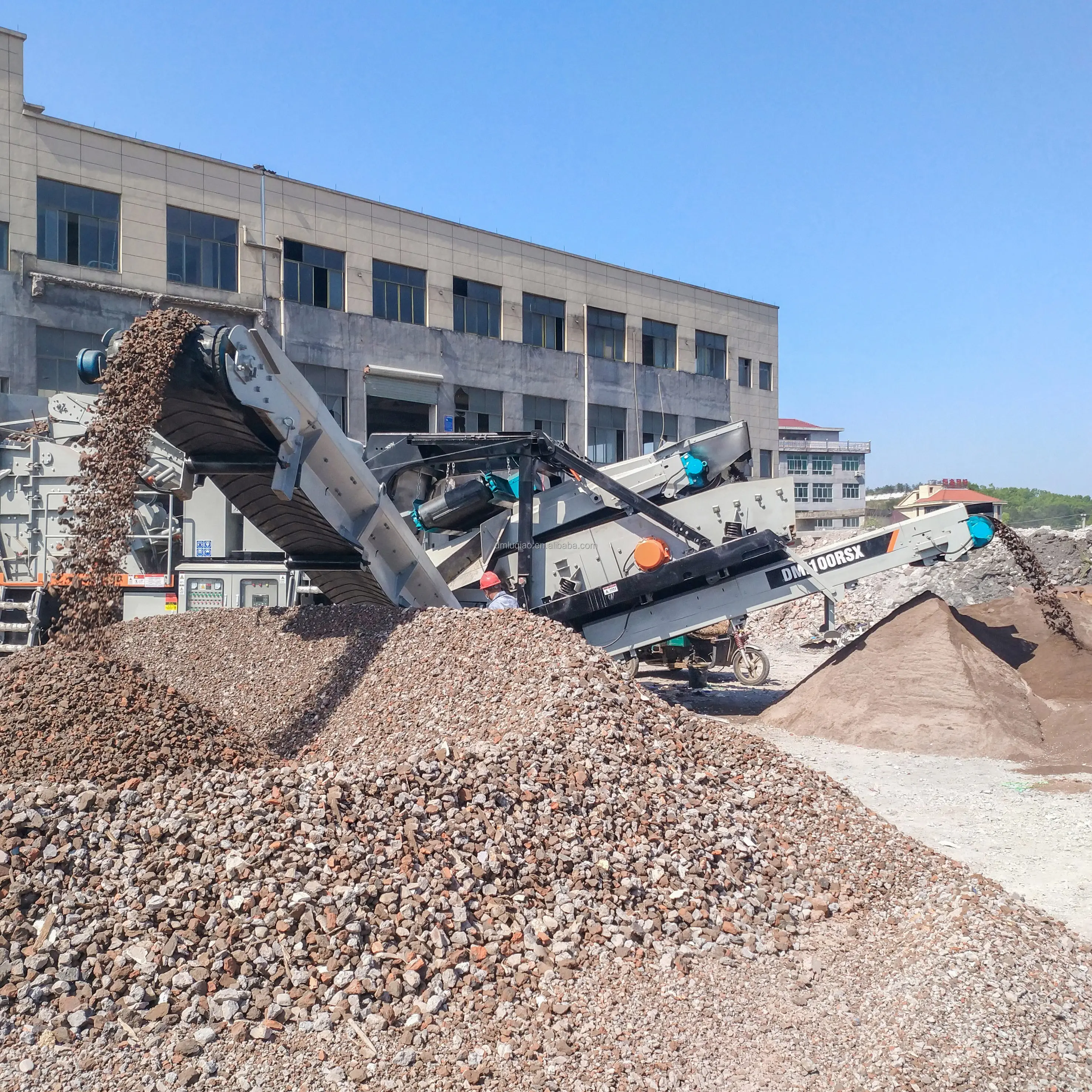 Op Het Spoor Gemonteerde Slagmachine Voor Het Breken Van Bouwafval Betonstenen En Stenen