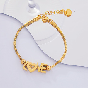 Pulsera de Acero Inoxidable con Letras Doradas en Forma de Corazón, Adornada con Diamantes, Chapada en Oro de 18K, Pulsera con Temperamento - Product Image 1