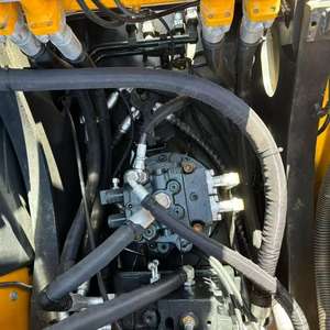 Excavatrice Hyundai 220LC-9S d'occasion, 22 tonnes, modèle 2020, moteur Cummins, équipement de construction fabriqué en Corée, pour inspection vidéo. - Product Image 3