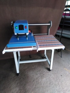 Calentador automático corriendo diapositiva superior neumática camiseta vinilo prensa logo pegatina máquina de prensa de calor para ropa de yoga - Product Image 5