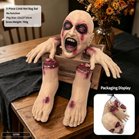 Ensemble de décorations effrayantes pour Halloween : membres coupés, têtes, mains et pieds artificiels sanglants, accessoires de farces dans un sac en filet pour la mise en scène de maisons hantées et de fêtes.